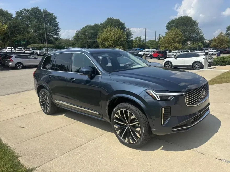 2026 Volvo XC90 B5 Plus photo 1