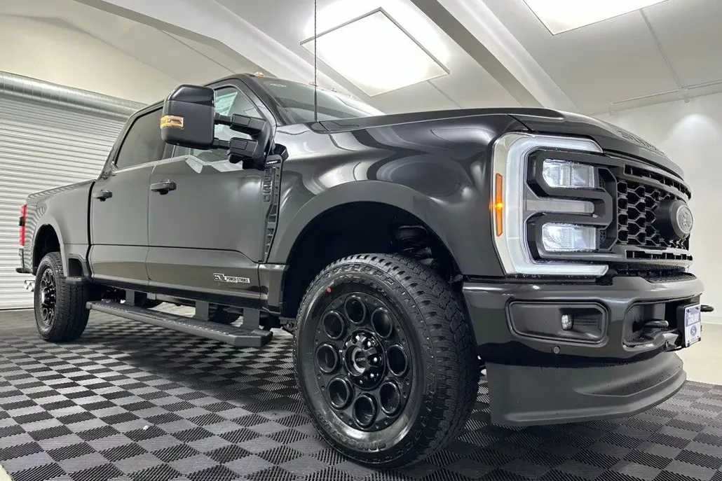 2025 Ford F-250 photo 1
