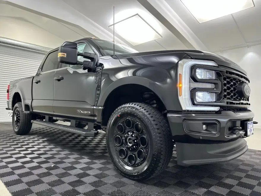 2025 Ford F-250 photo 1