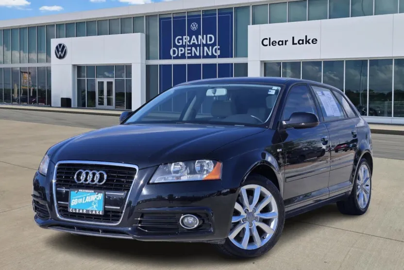2011 Audi A3 2.0T Premium photo 1