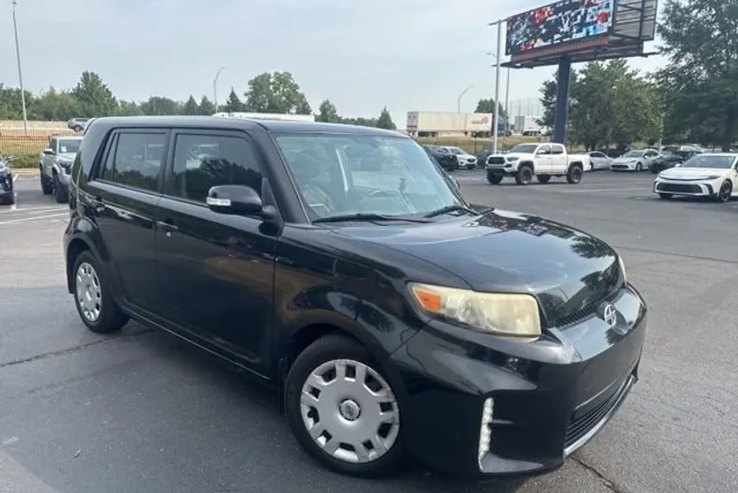 2015 Scion xB Base photo 1