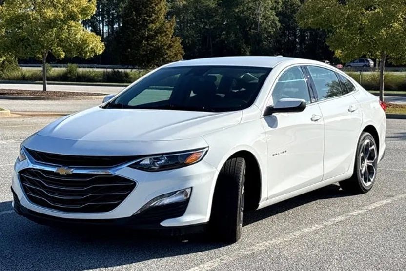 2024 Chevrolet Malibu 1LT photo 1