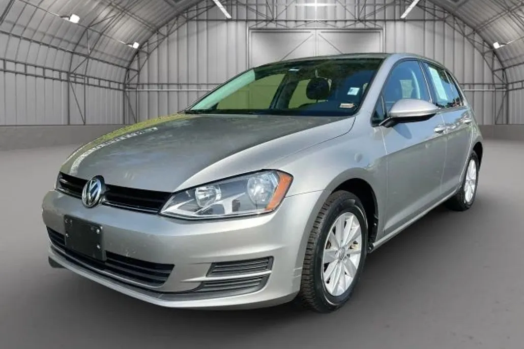 2017 Volkswagen Golf TSI photo 1
