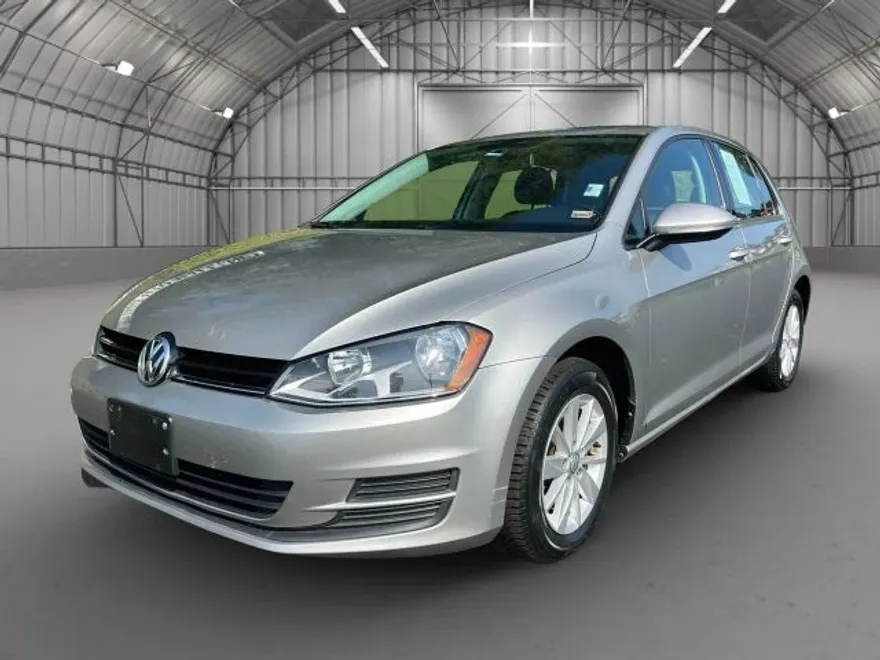 2017 Volkswagen Golf TSI photo 1