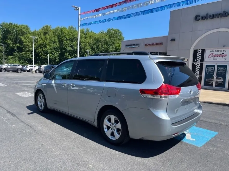 2014 Toyota Sienna L photo 1
