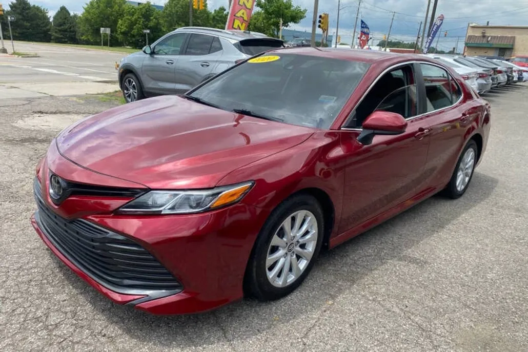 2020 Toyota Camry LE photo 1