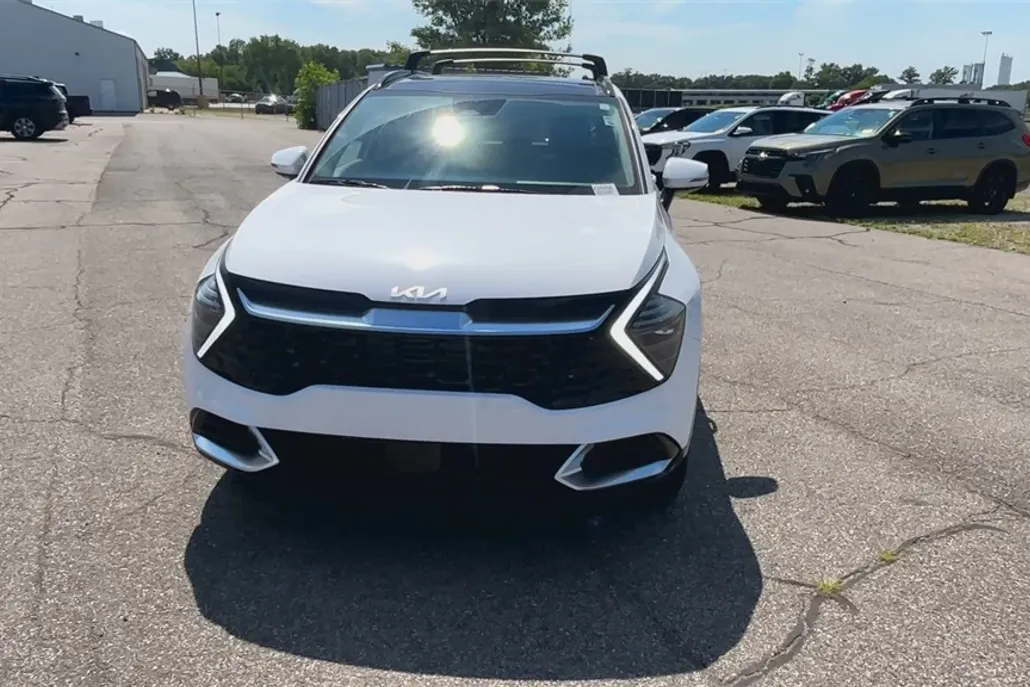 2025 Kia Sportage SX photo 1