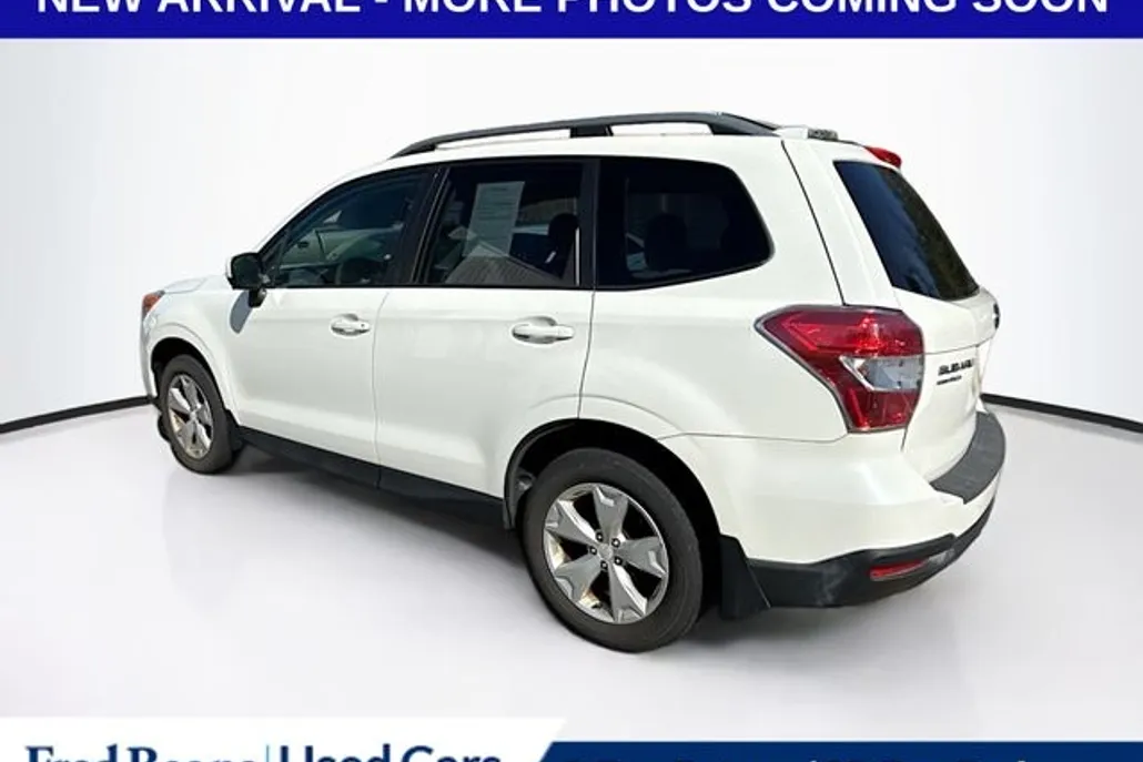 2016 Subaru Forester 2.5i Premium photo 1