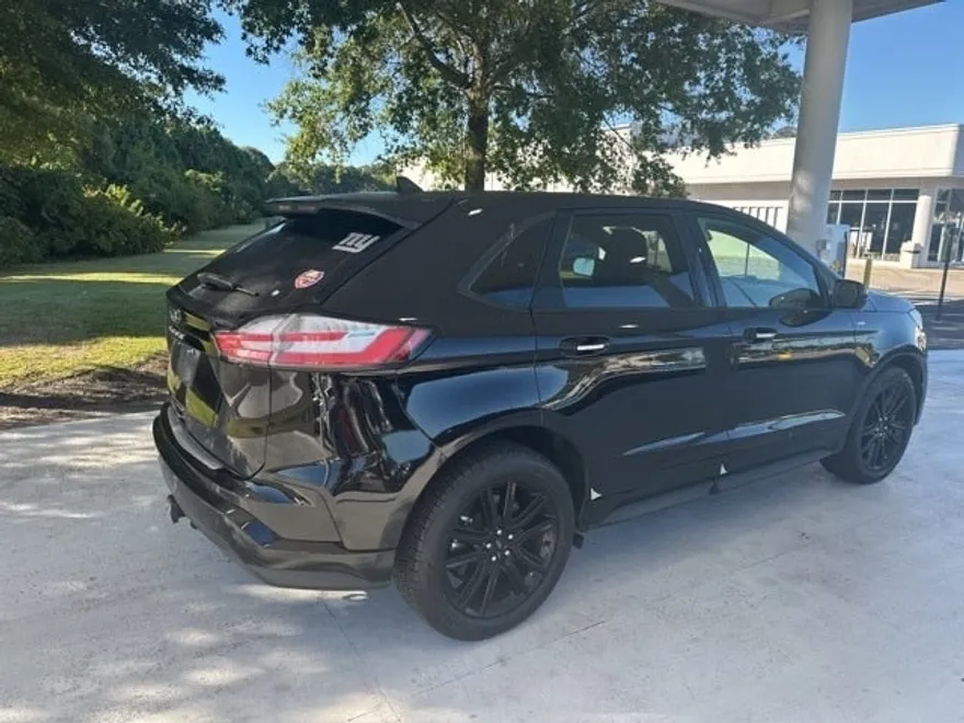 2022 Ford Edge ST photo 1