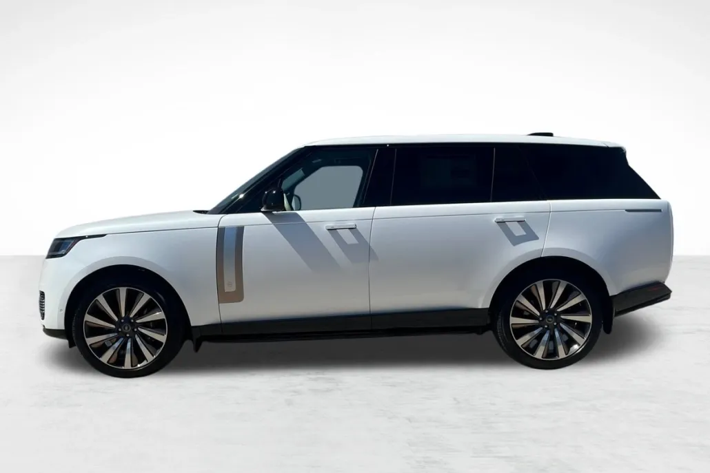 2025 Land Rover Range Rover SV photo 1