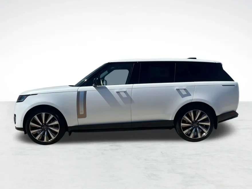 2025 Land Rover Range Rover SV photo 1