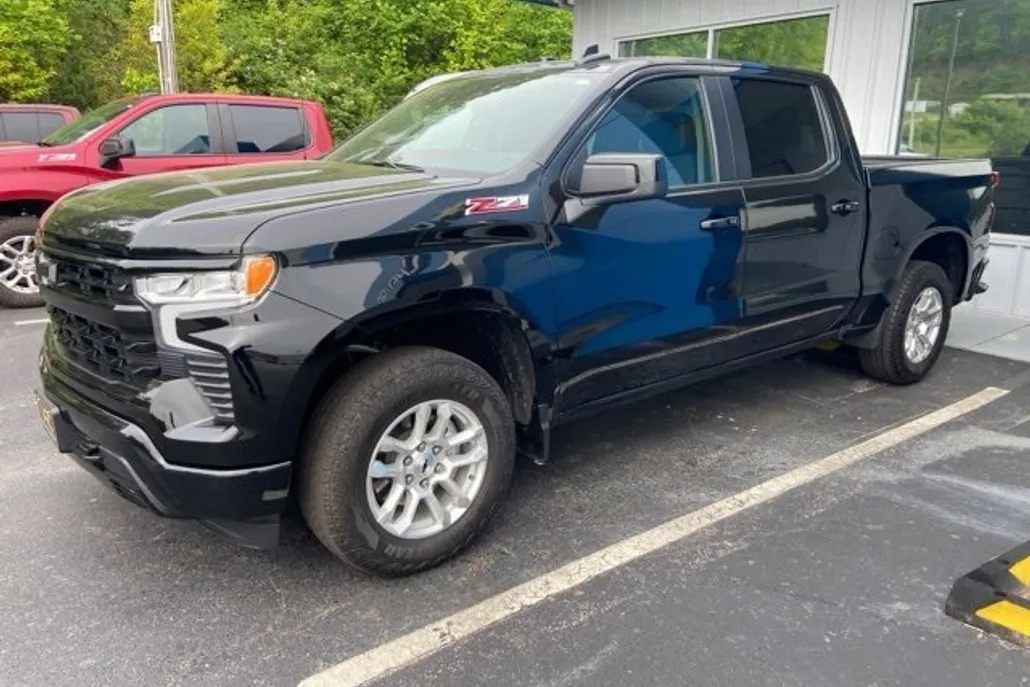 2024 Chevrolet Silverado 1500 RST photo 1