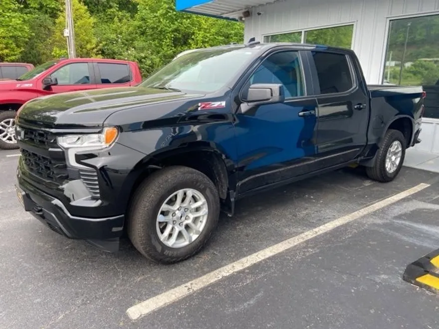 2024 Chevrolet Silverado 1500 RST photo 1