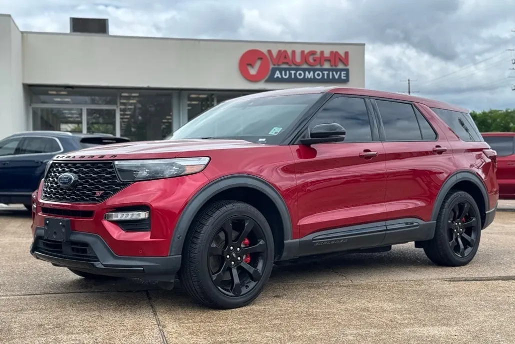 2021 Ford Explorer ST photo 1