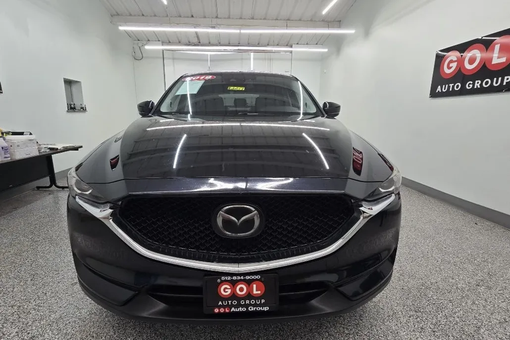 2019 Mazda CX-5 Touring photo 1
