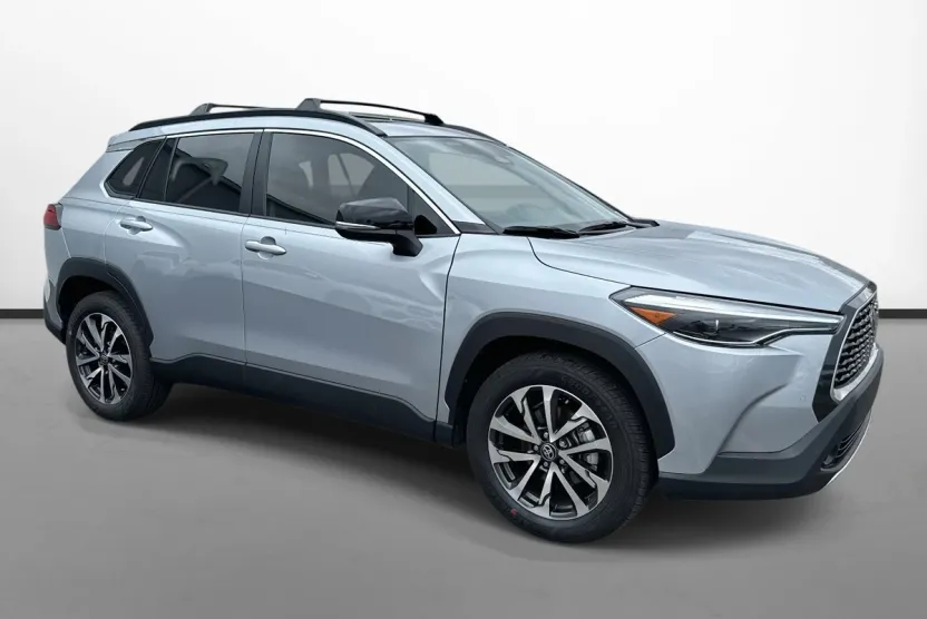 2025 Toyota Corolla Cross XLE photo 1
