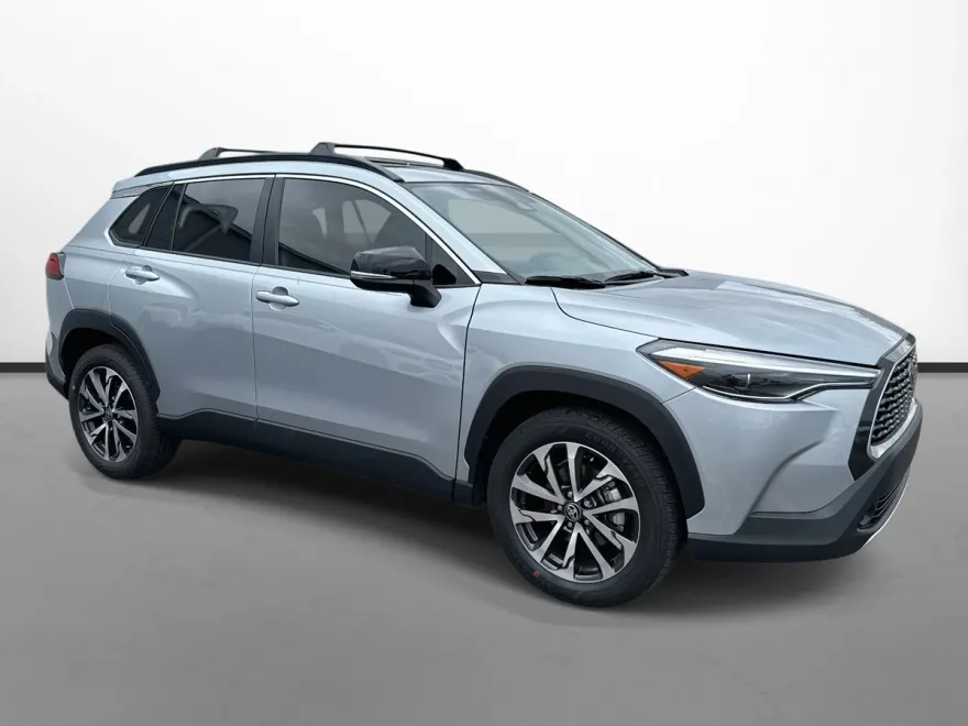 2025 Toyota Corolla Cross XLE photo 1