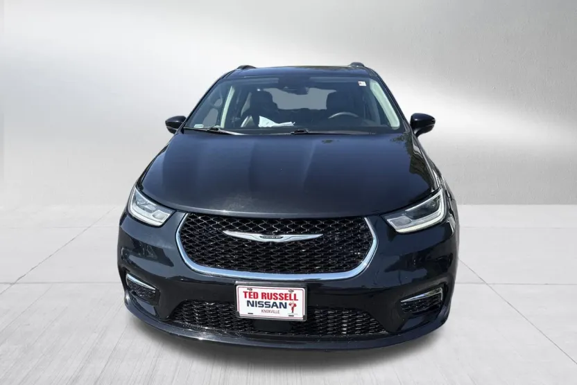 2022 Chrysler Pacifica Touring L photo 1