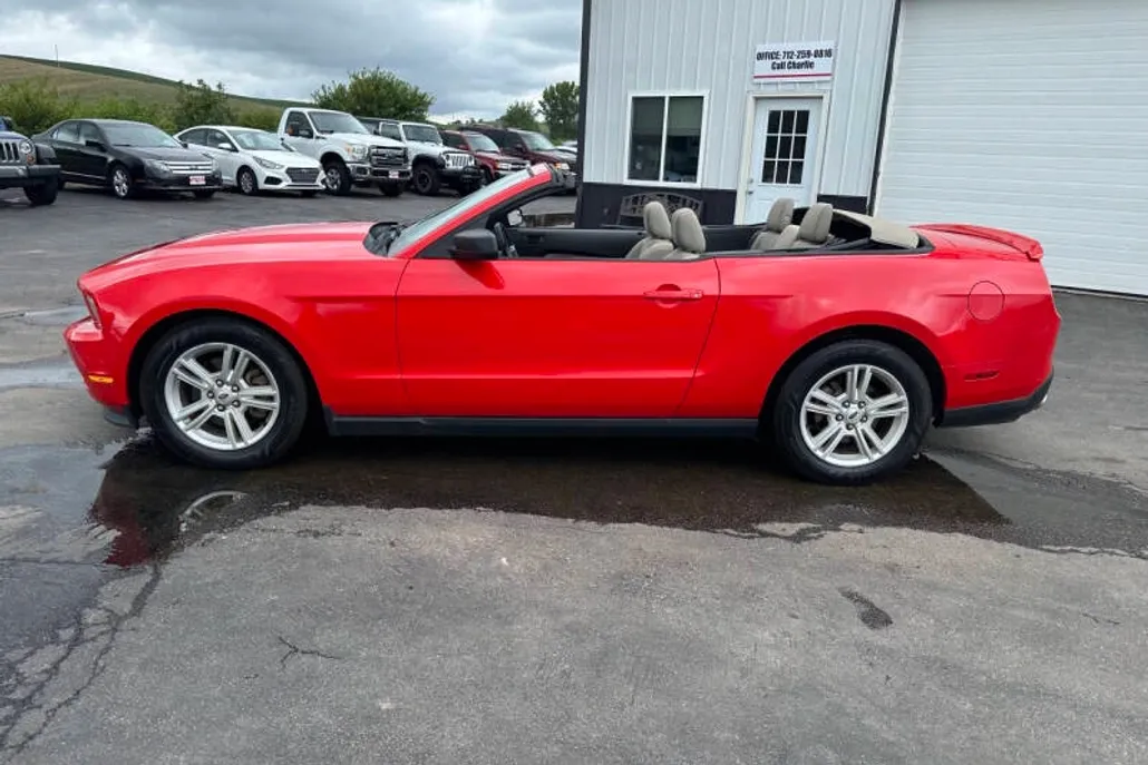 2012 Ford Mustang V6 photo 1