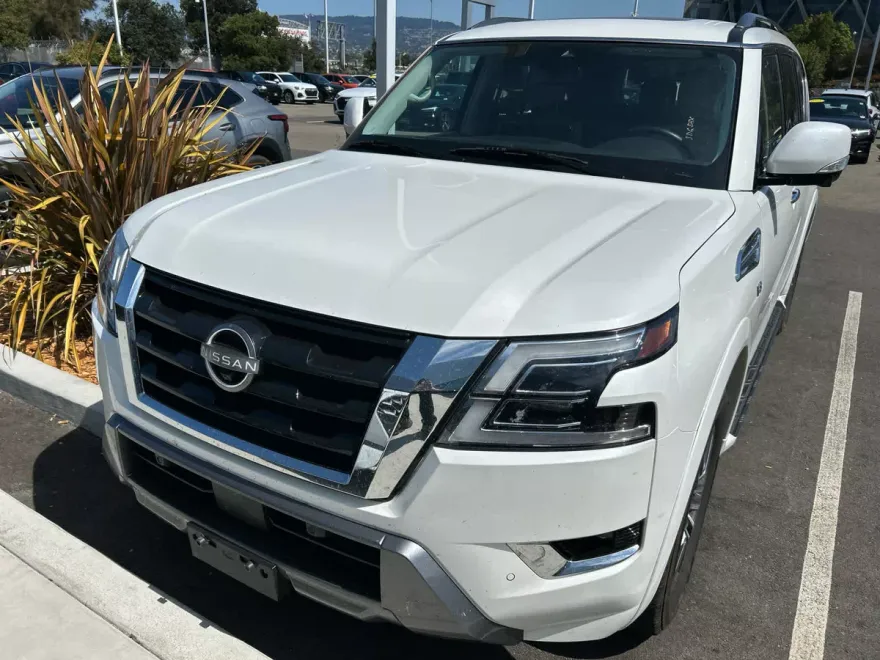 2022 Nissan Armada SL photo 1