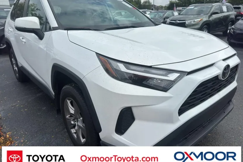 2024 Toyota RAV4 XLE photo 1