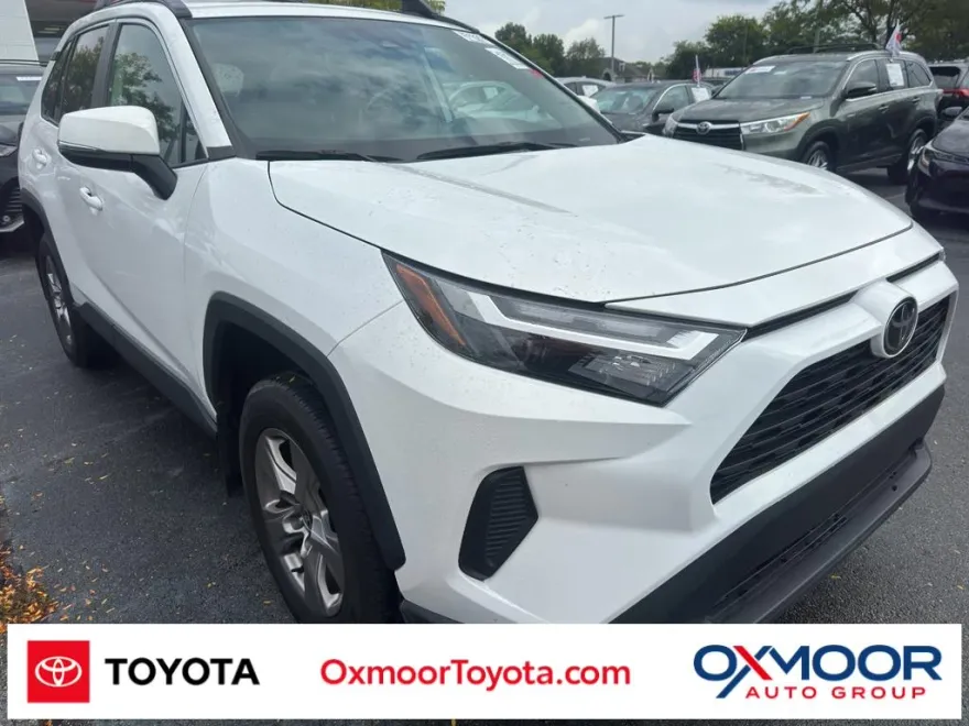 2024 Toyota RAV4 XLE photo 1