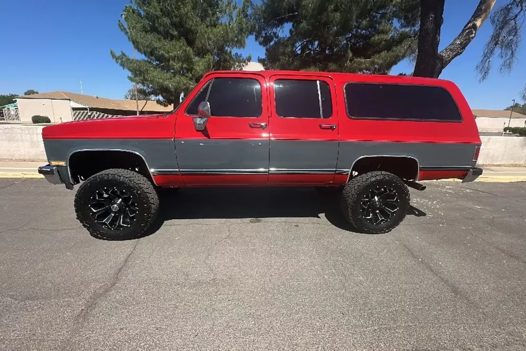 1989 Gmc Suburban photo 1
