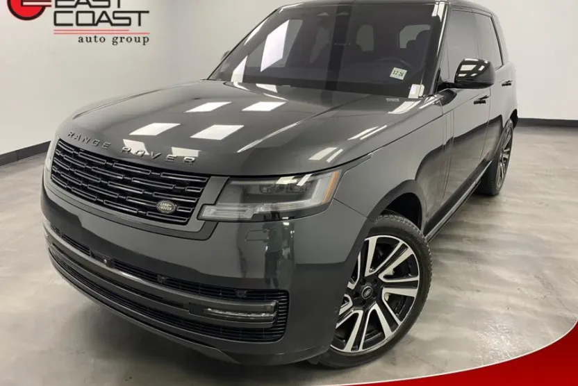 2023 Land Rover Range Rover SE photo 1