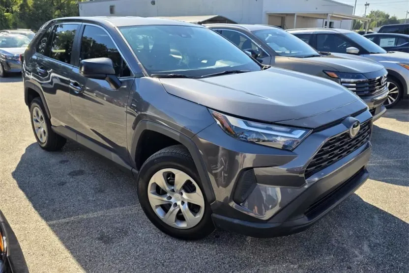 2023 Toyota RAV4 LE photo 1