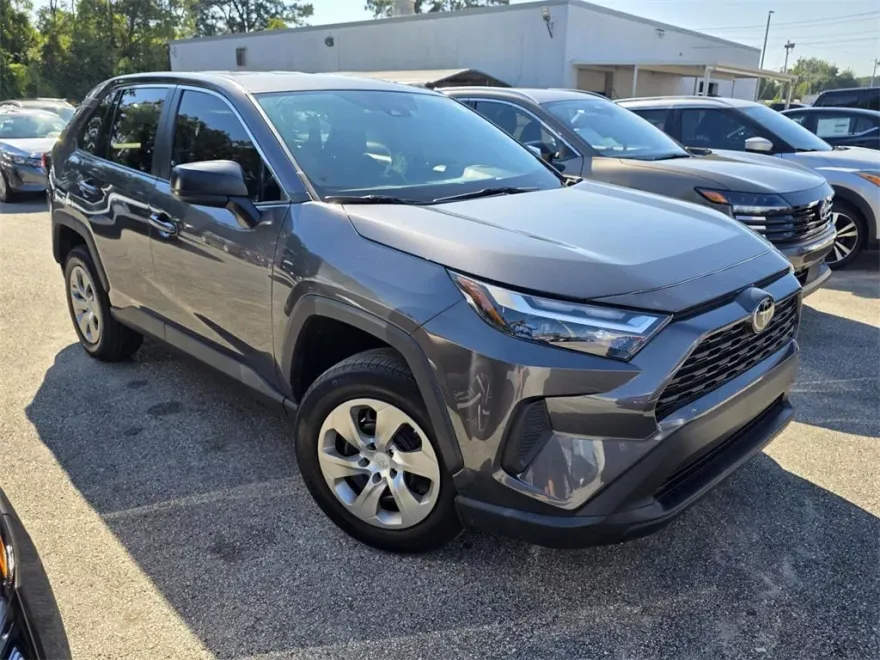2023 Toyota RAV4 LE photo 1
