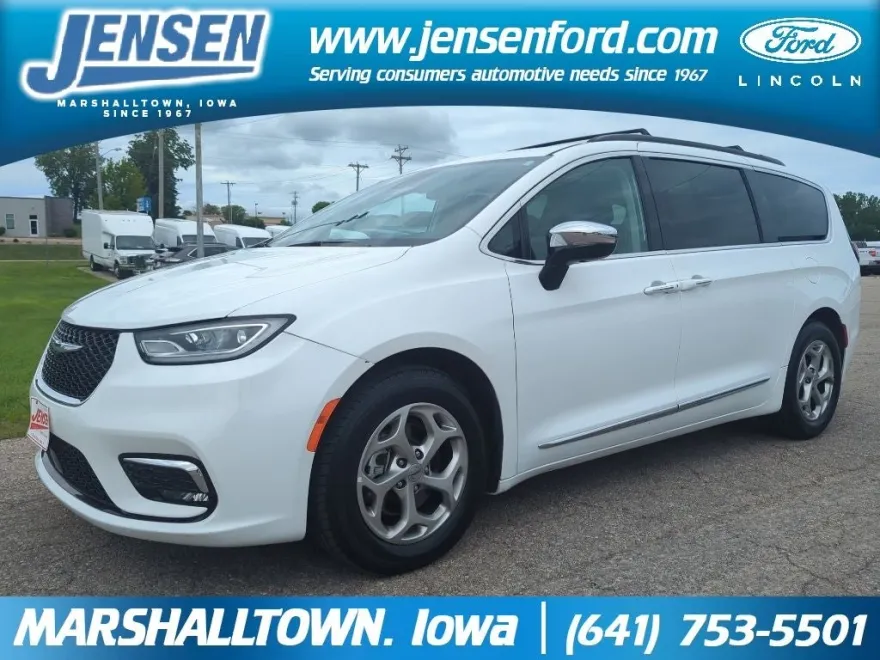 2023 Chrysler Pacifica Limited photo 1