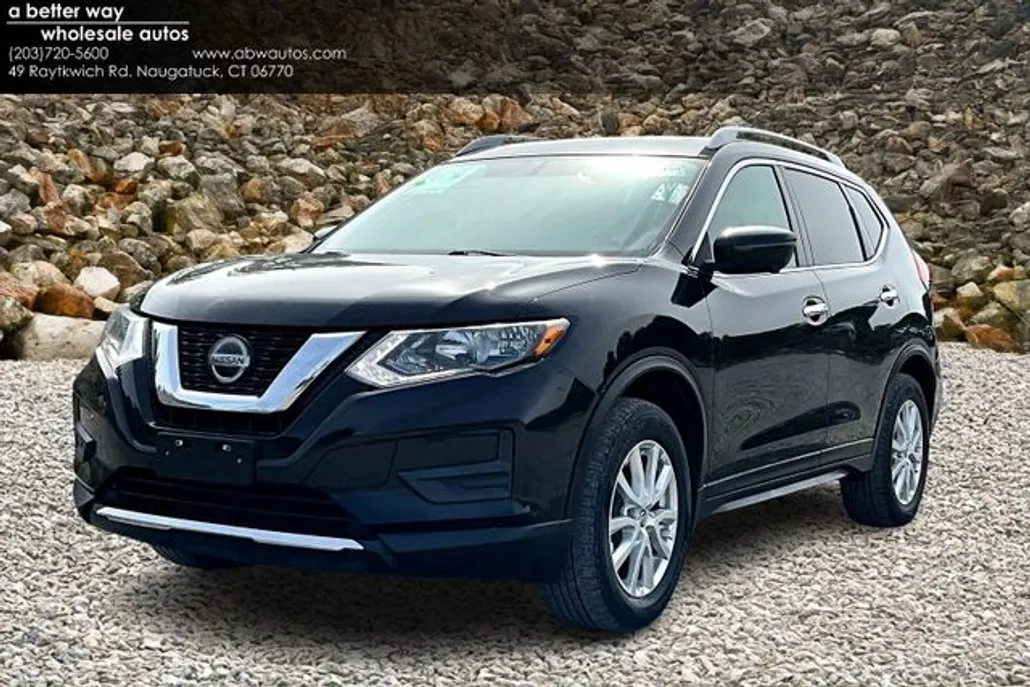 2018 Nissan Rogue SV photo 1