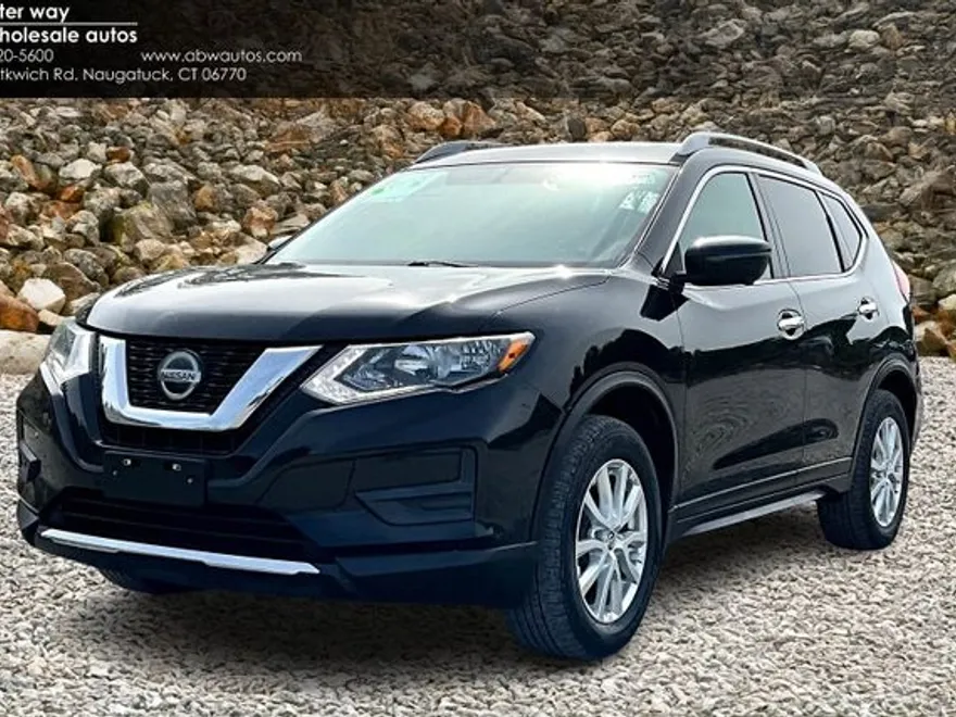 2018 Nissan Rogue SV photo 1