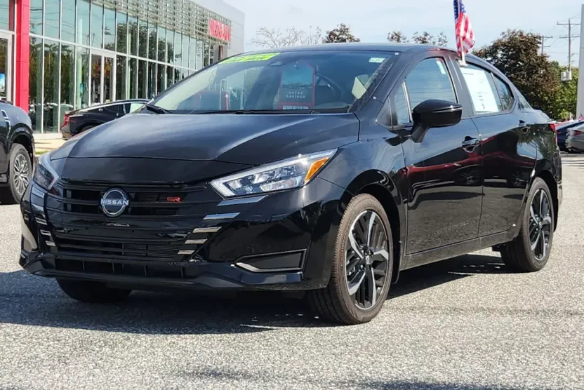 2025 Nissan Versa SR photo 1