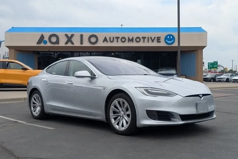 2016 Tesla Model S photo 1