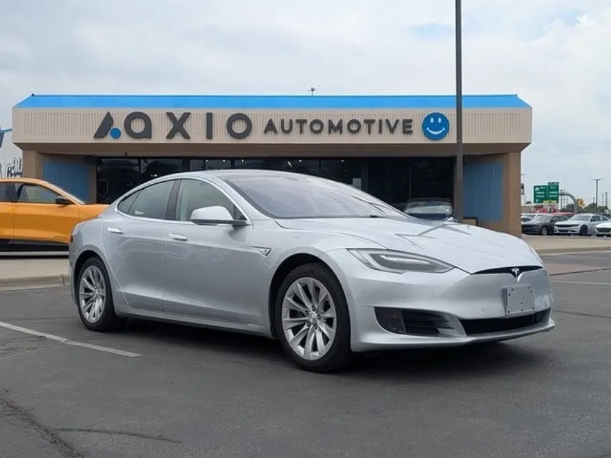 2016 Tesla Model S photo 1