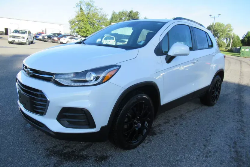 2022 Chevrolet Trax LT photo 1