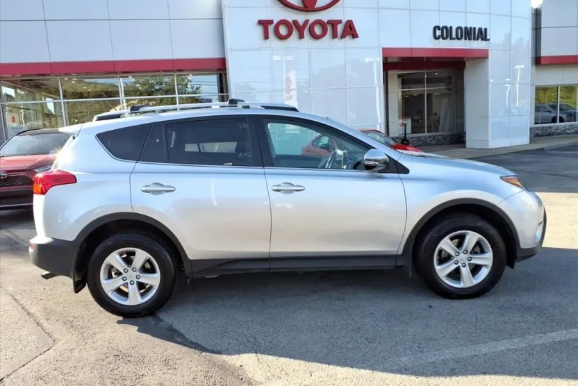 2014 Toyota RAV4 XLE photo 1