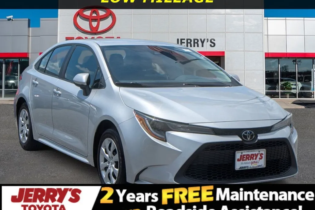 2022 Toyota Corolla LE photo 1