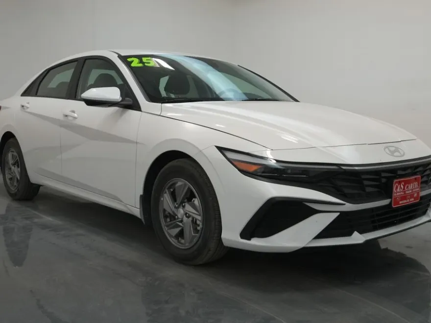 2025 Hyundai Elantra SE photo 1