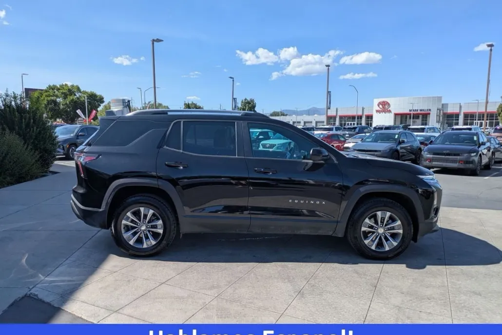 2025 Chevrolet Equinox LT photo 1