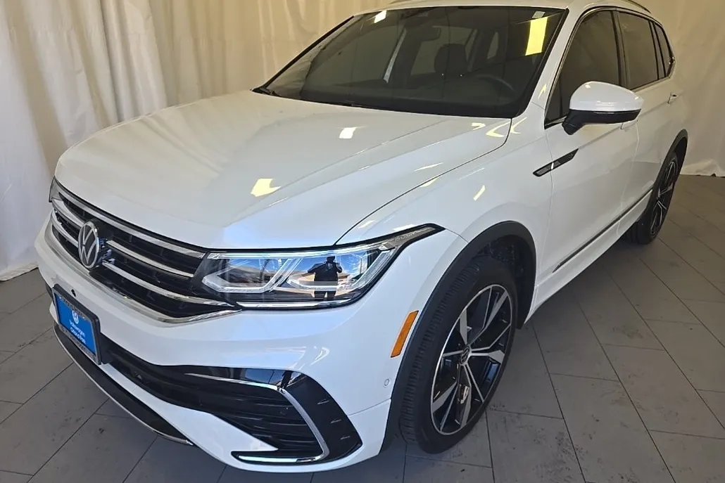 2023 Volkswagen Tiguan SEL R-Line Black photo 1