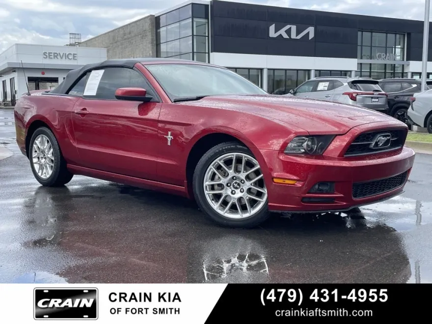 2014 Ford Mustang V6 Premium photo 1