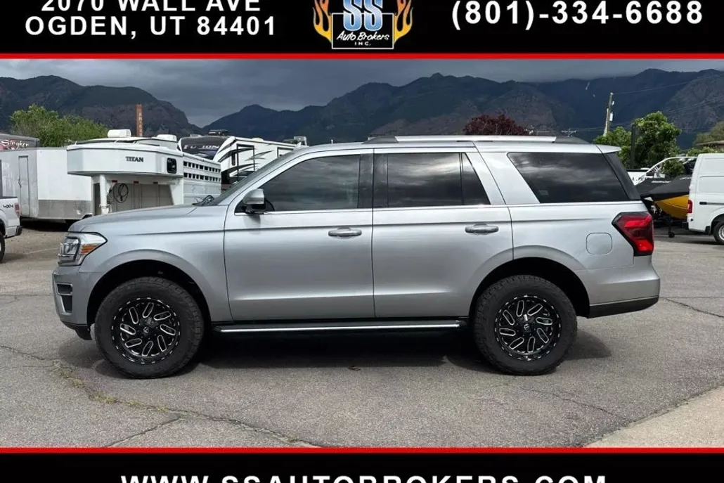 2022 Ford Expedition Limited photo 1