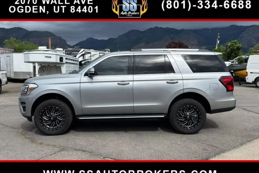 2022 Ford Expedition Limited photo 1
