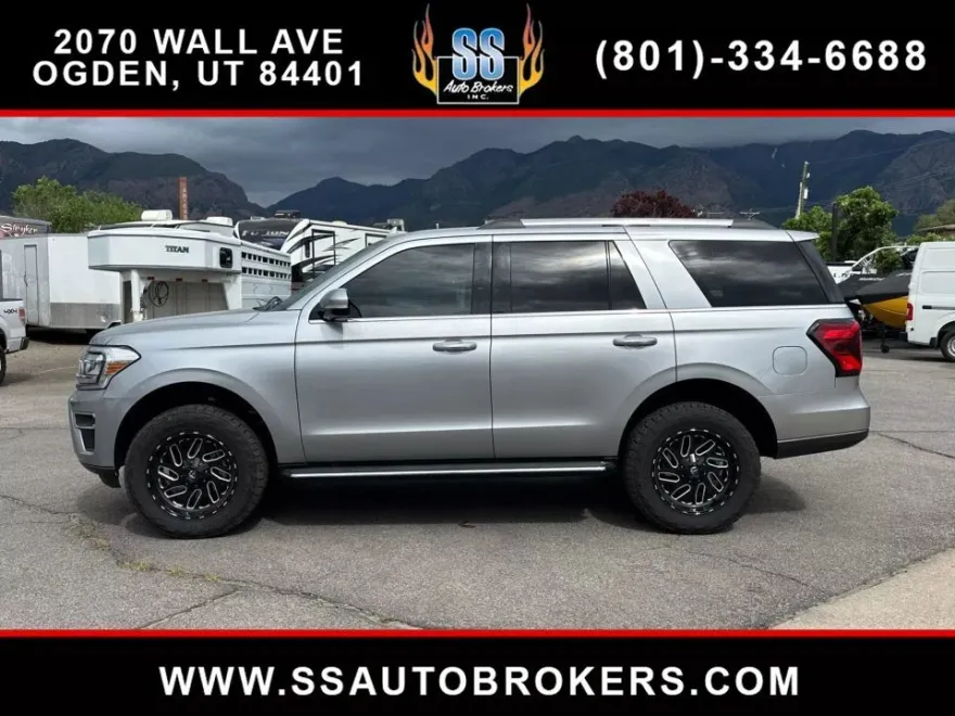 2022 Ford Expedition Limited photo 1