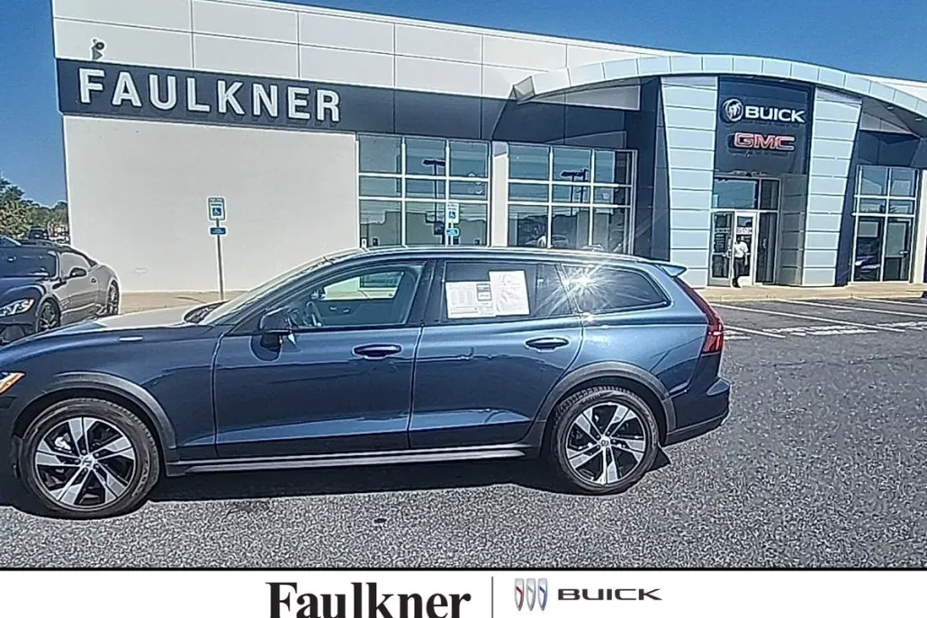 2020 Volvo V60 Cross Country T5 AWD photo 1