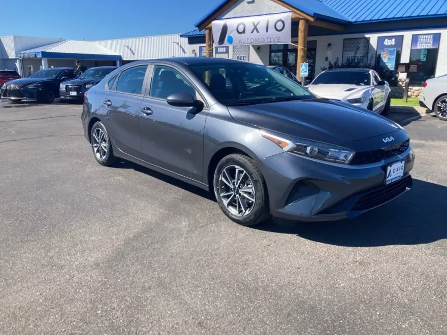 2023 Kia Forte LXS photo 1