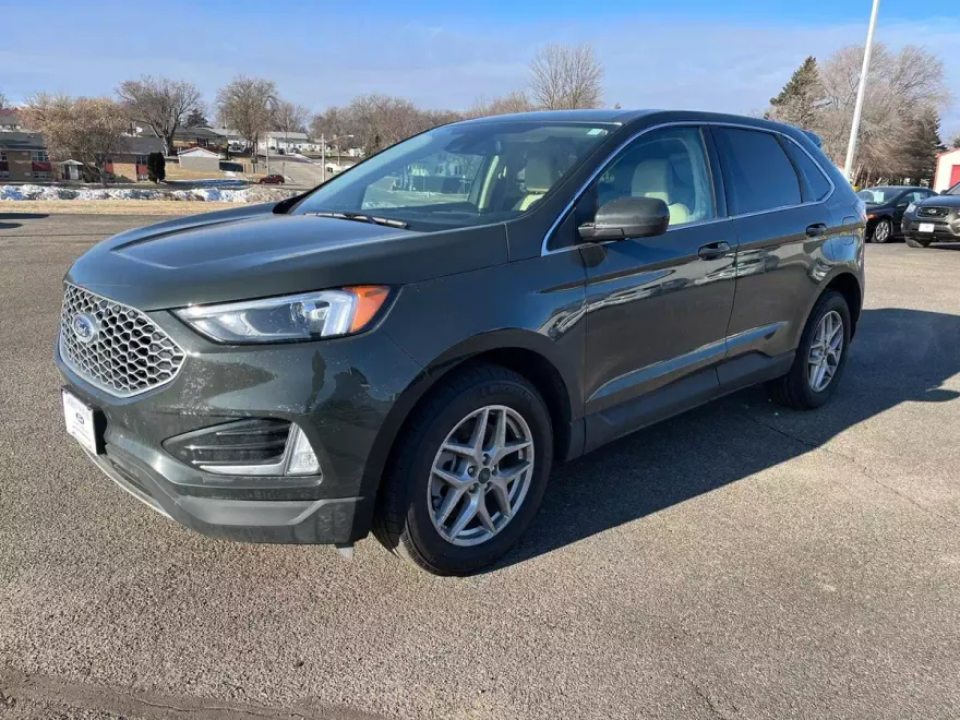 2024 Ford Edge SEL photo 1