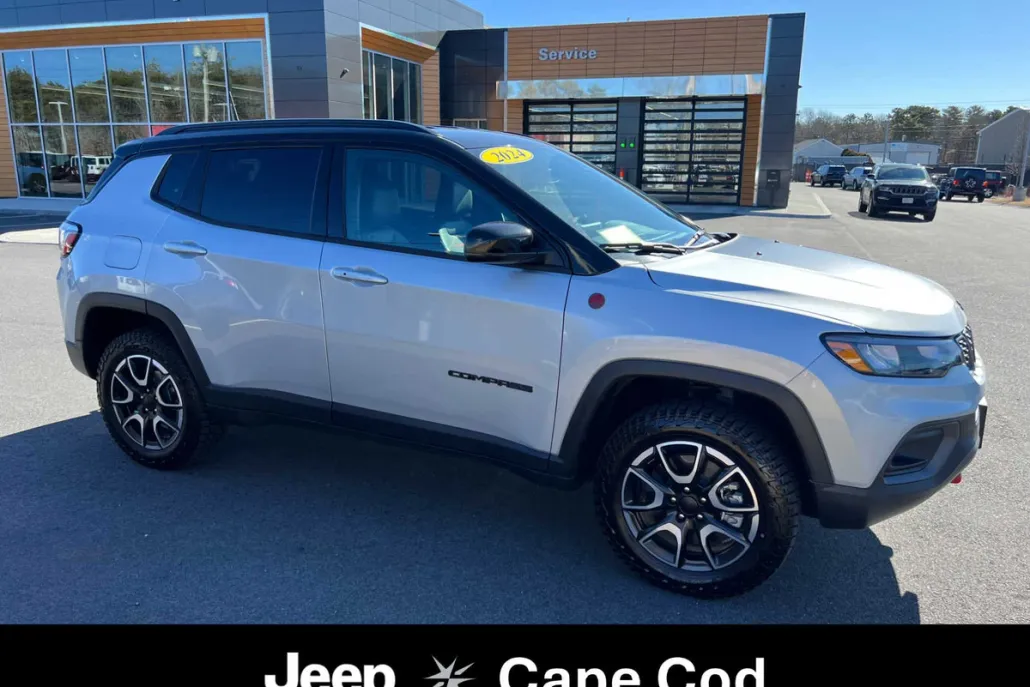 2024 Jeep Compass Trailhawk photo 1